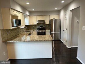 20180 Hardwood Terrace in Ashburn, VA - Building Photo - Building Photo