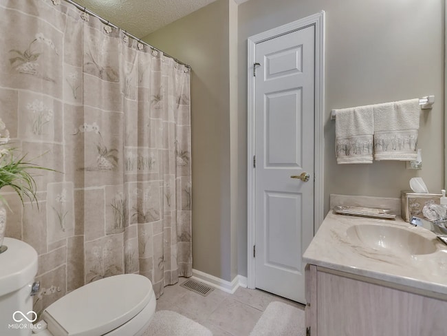 825 Bayside Dr in Greenwood, IN - Foto de edificio - Building Photo