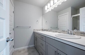 4583 NE Sagecrest St in Albany, OR - Building Photo - Building Photo