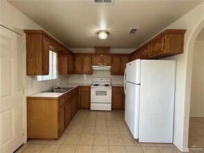 16 E Quail St in Pharr, TX - Building Photo - Building Photo