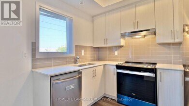 225 Birmingham St in Toronto, ON - Building Photo - Building Photo