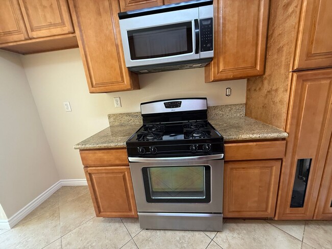 1126 S Clifpark Cir in Anaheim, CA - Building Photo - Building Photo