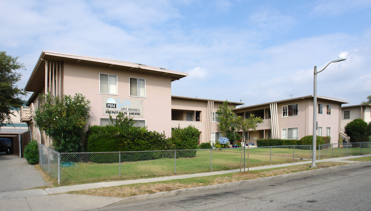 5725 Corbett St in Los Angeles, CA - Building Photo