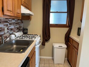 64 N Main St in Sayville, NY - Building Photo - Building Photo