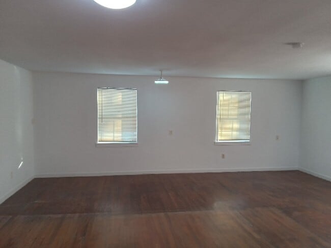 207 E Grand Ave, Unit A in Longview, TX - Foto de edificio - Building Photo