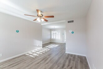 8402 S 15th Way in Phoenix, AZ - Building Photo - Building Photo