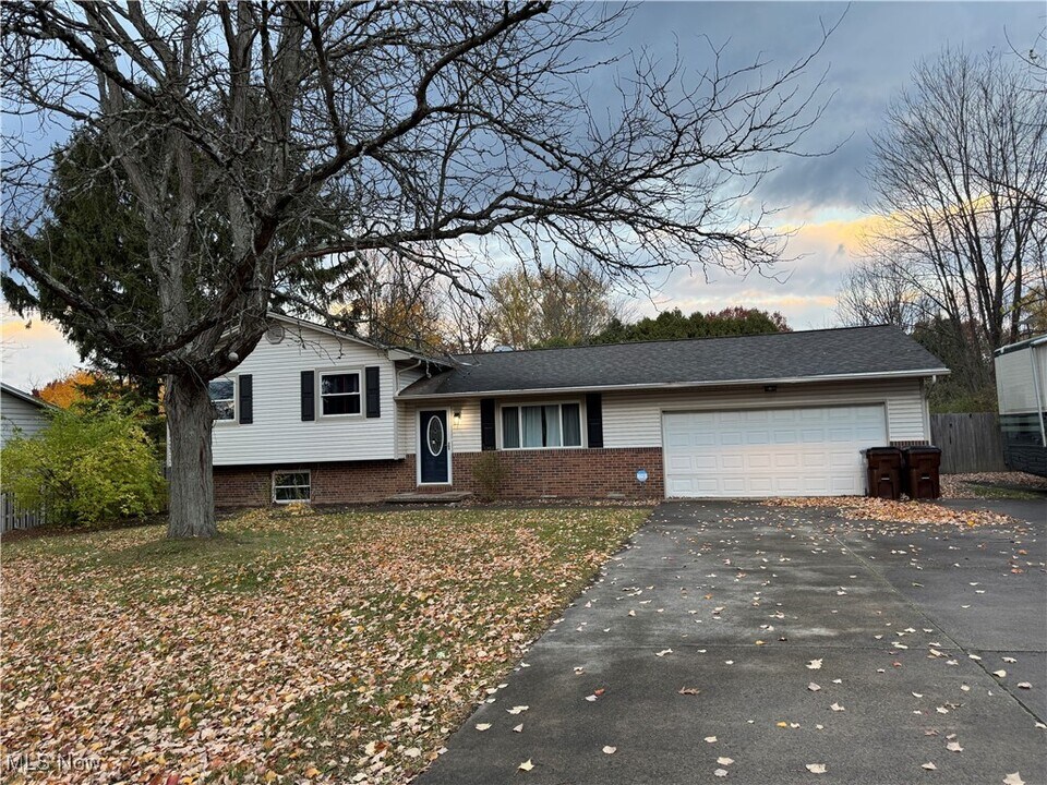 2713 Smith Rd in Fairlawn, OH - Building Photo