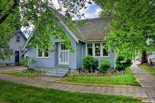 1762 NW Harrison Blvd in Corvallis, OR - Building Photo