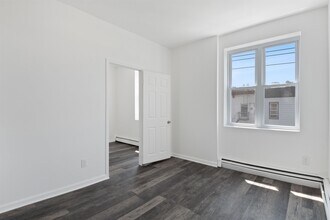 310 Paterson Plank Rd, Unit 3B in Union City, NJ - Building Photo - Building Photo