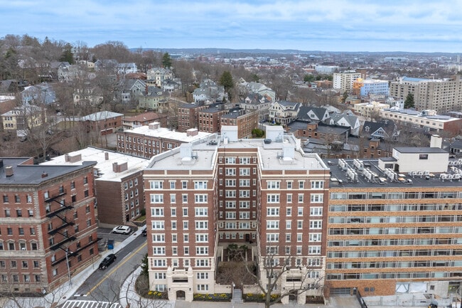 Warwick Condos in Brookline, MA - Foto de edificio - Building Photo