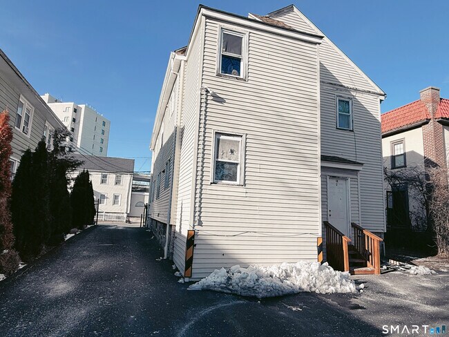 2 Washington Ct in Stamford, CT - Building Photo - Building Photo