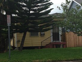 723 Winnie St in Galveston, TX - Building Photo