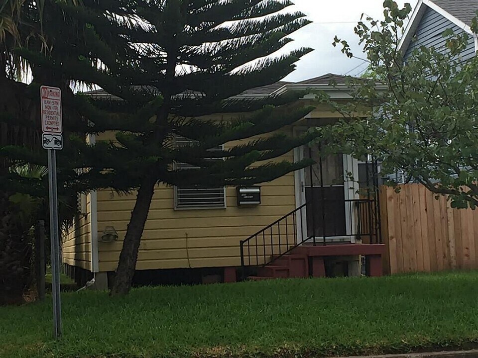 723 Winnie St in Galveston, TX - Building Photo