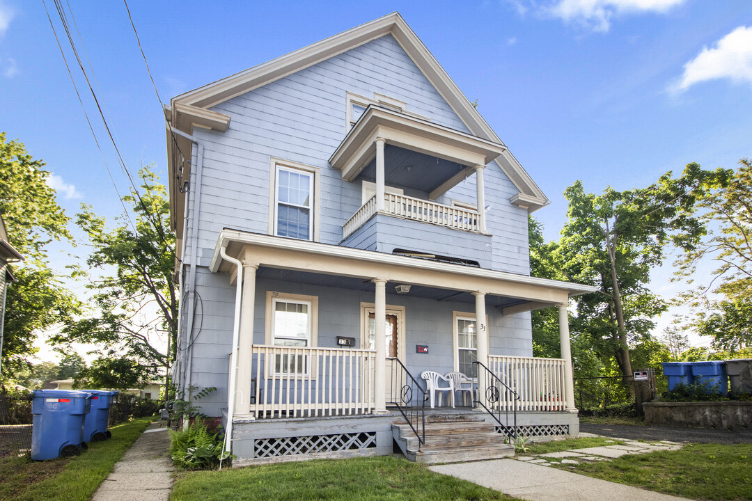 33 Landry St in Bristol, CT - Building Photo