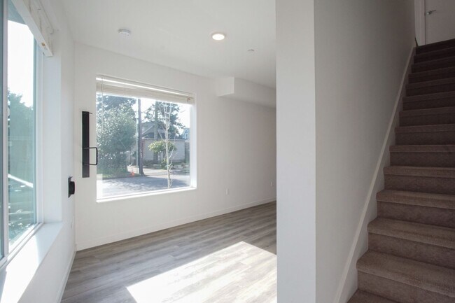 7045 N Mohawk Ave in Portland, OR - Building Photo - Building Photo
