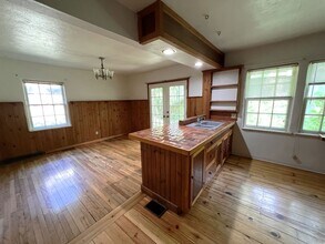 1324 Muscatine Ave in Iowa City, IA - Building Photo - Building Photo