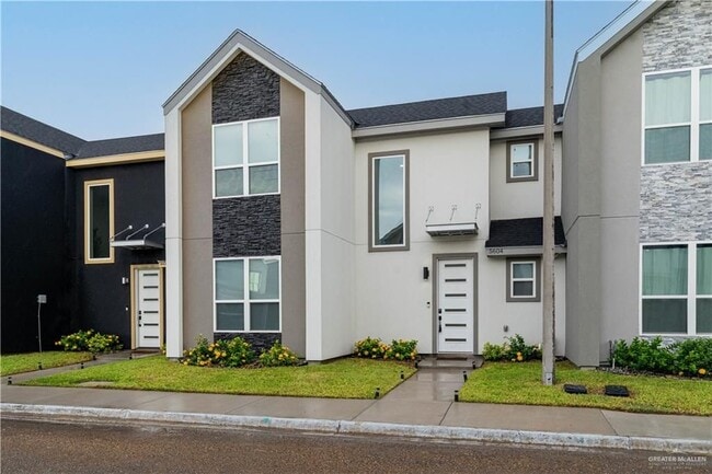 5604 N Crown Point in Pharr, TX - Building Photo - Building Photo