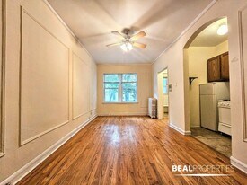 2827 N Burling St in Chicago, IL - Building Photo
