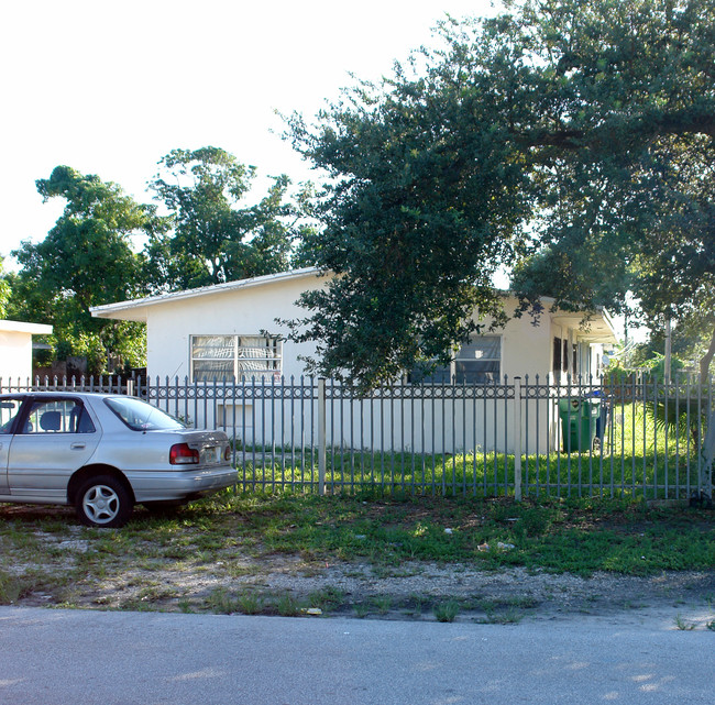 8001-8013 NW 5th Ct in Miami, FL - Building Photo - Building Photo