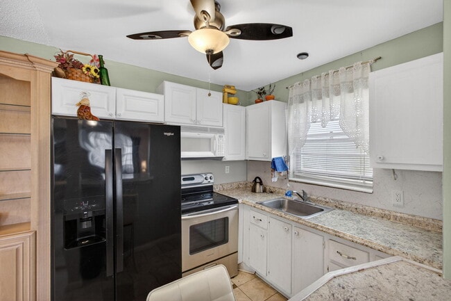 157 Camden E in West Palm Beach, FL - Building Photo - Building Photo