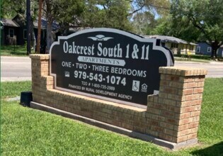 1415 W Norris St in El Campo, TX - Building Photo - Building Photo