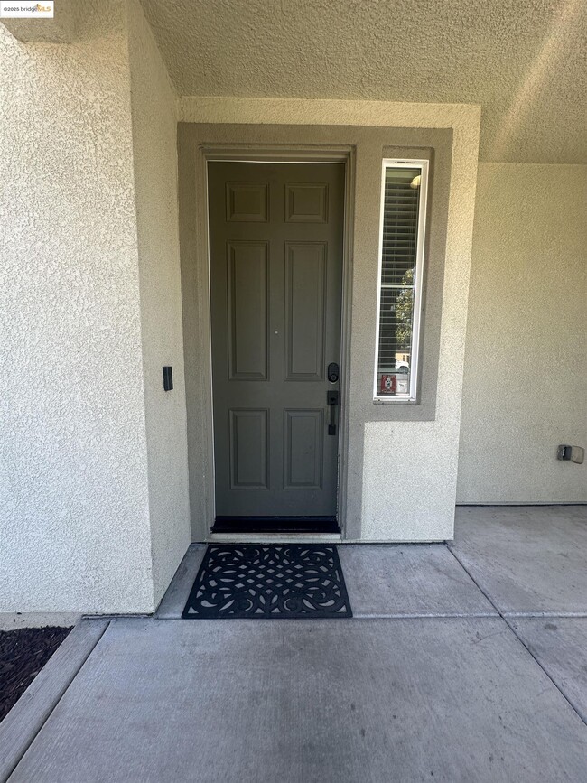 649 Poplar Ct in Oakley, CA - Foto de edificio - Building Photo