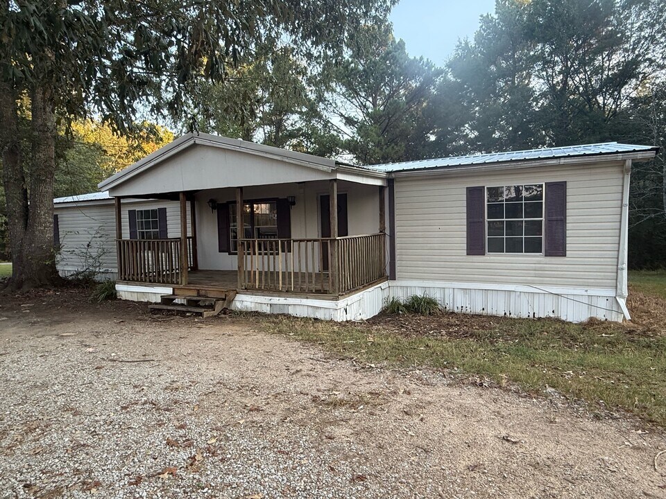 5356 Veterans Hwy W in Pontotoc, MS - Building Photo