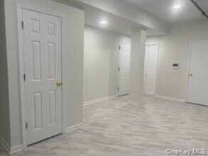 94 4th Ave in Bay Shore, NY - Building Photo - Building Photo