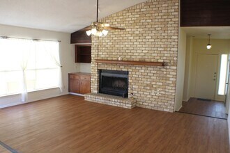 5711 Larkdale Dr in San Antonio, TX - Building Photo - Building Photo