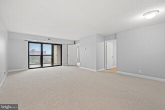 307 Yoakum Pkwy in Alexandria, VA - Foto de edificio - Building Photo