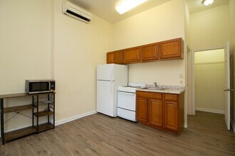 1512 W Mt Royal Ave-Unit -Studio in Baltimore, MD - Building Photo - Building Photo