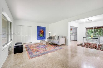 6445 SW 46th Terrace in Miami, FL - Building Photo - Building Photo