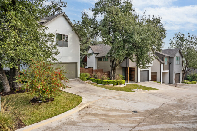 Forest trail Condos in Austin, TX - Building Photo - Building Photo