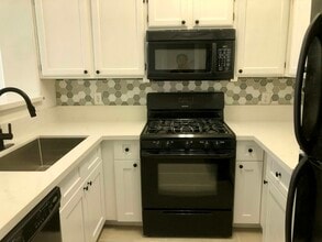 1012 Dusty Creek St in Las Vegas, NV - Building Photo - Building Photo