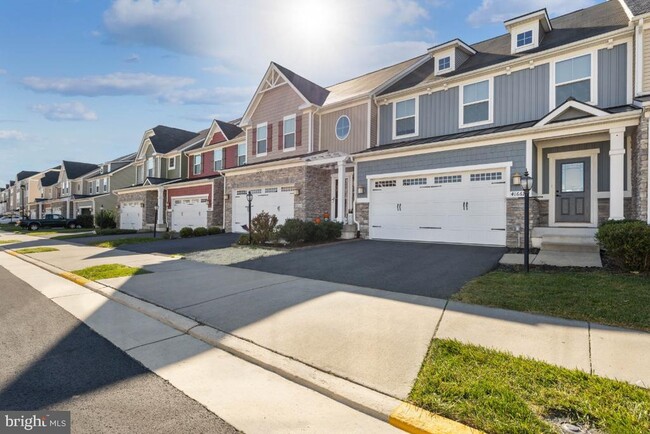 41661 McMonagle Square in Aldie, VA - Building Photo - Building Photo