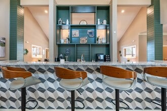 Comet North Raleigh in Wake Forest, NC - Foto de edificio - Building Photo