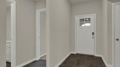 325 Darwin Pl in Lockhart, TX - Building Photo - Building Photo