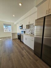 925 Madonna Rd, Unit 201 in San Luis Obispo, CA - Building Photo - Building Photo