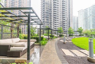 16 Poyntz Ave in Toronto, ON - Building Photo - Building Photo