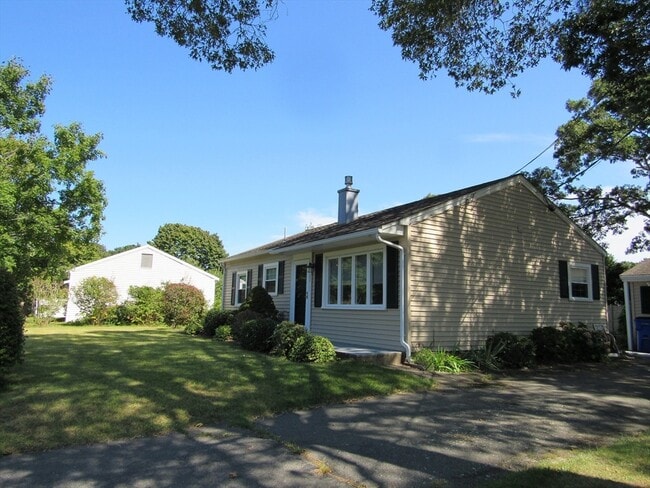 22 Birch St in Bourne, MA - Building Photo - Building Photo