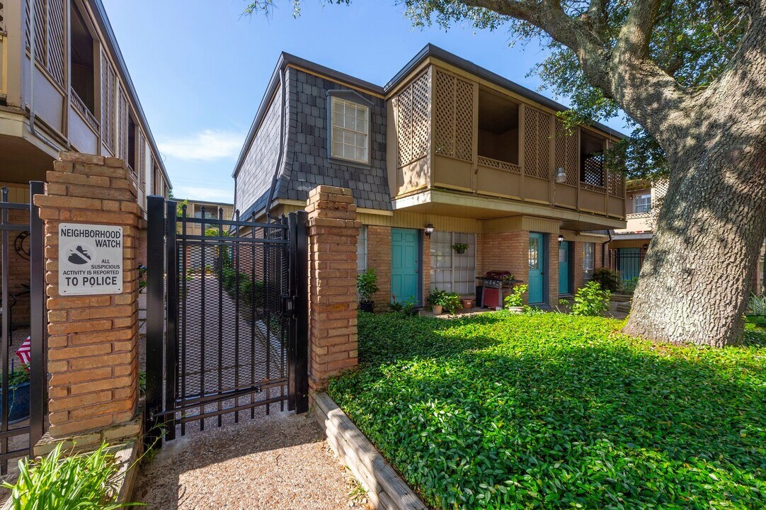 402 Church St in Galveston, TX - Building Photo