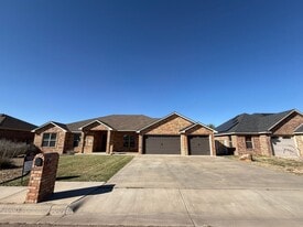 304 Dominion Way in Clovis, NM - Building Photo