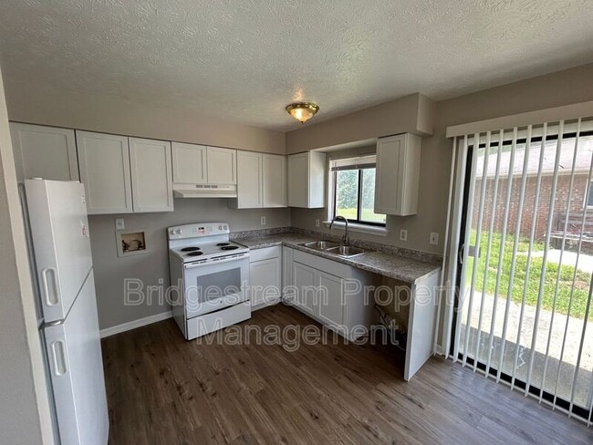4570 Waynedale Cir in Dayton, OH - Building Photo - Building Photo