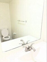 43711 Challenger Way in Lancaster, CA - Foto de edificio - Building Photo