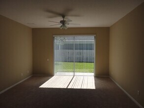 9303 Huntington Park Way in Tampa, FL - Building Photo - Building Photo