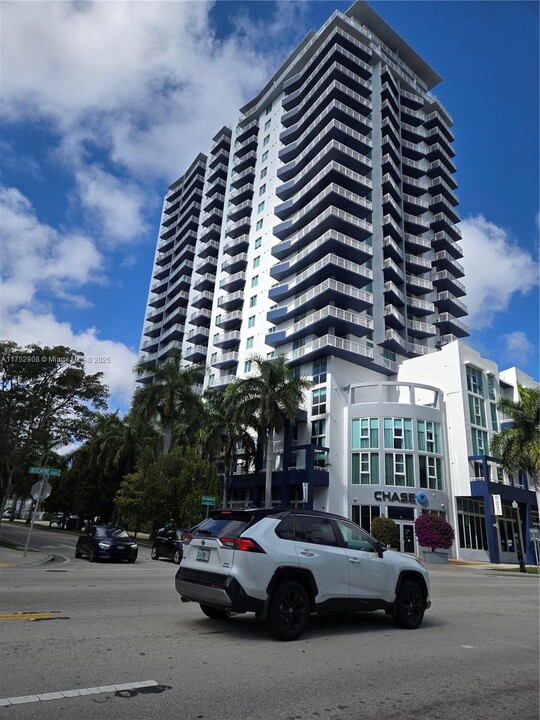 275 NE 18th St, Unit # 503 in Miami, FL - Building Photo