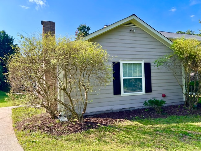 property at 2614 Dorian Dr SW