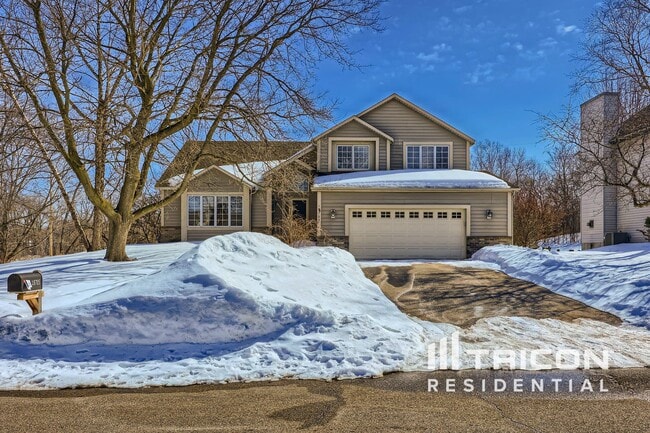 18705 37th Ave N in Minneapolis, MN - Building Photo - Building Photo