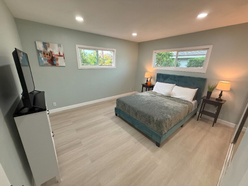1641 W Mells Ln in Anaheim, CA - Building Photo