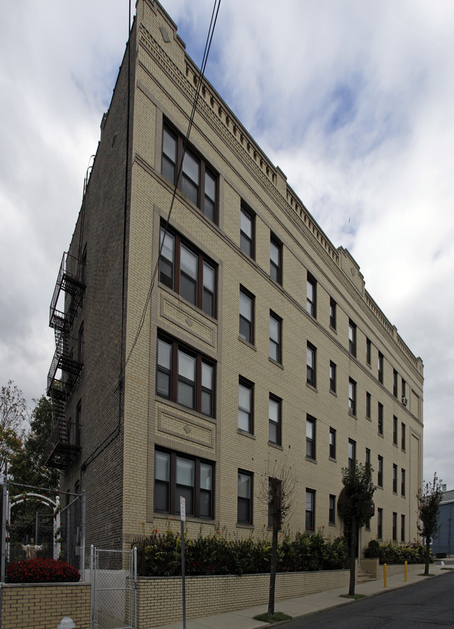 17 Weldon St in Jersey City, NJ - Foto de edificio - Building Photo